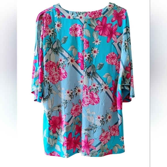 NWT Juniper And Lime Floral V-Neck Top with Split Sleeve Size XL - Picture 2 of 7